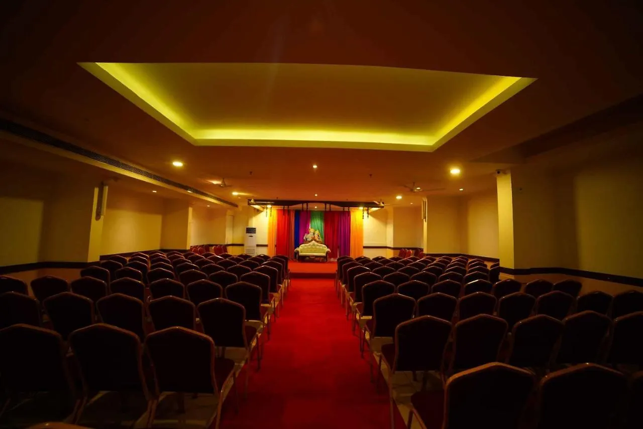 غوروفايور Lalitha Inn