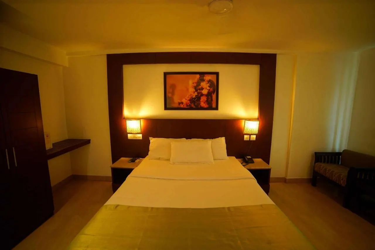 غوروفايور Lalitha Inn